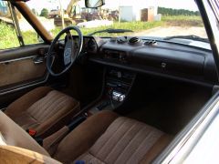 Louer une PEUGEOT 504 Coupé de de 1981 (Photo 4)