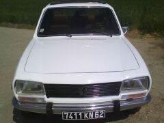 Louer une PEUGEOT 504 SRD de de 1981 (Photo 3)