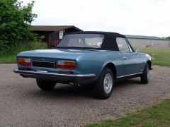 Louer une PEUGEOT 504 V6 de de 1976 (Photo 2)