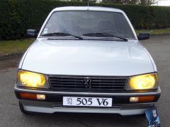 Louer une PEUGEOT 505 V6 de de 1987 (Photo 3)