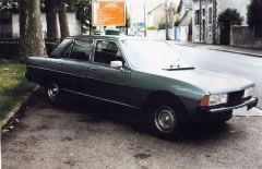 Louer une PEUGEOT 604 SL V6 de 1976 (Photo 1)