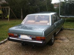 Louer une PEUGEOT 604 V6 SL de de 1978 (Photo 2)