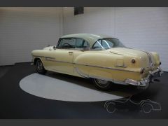 Louer une PONTIAC Chieftain de de 1953 (Photo 3)