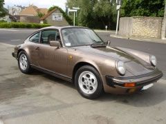 Louer une PORSCHE 911 Carrera (300 CV) de 1984 (Photo 1)