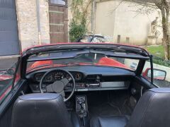 Louer une PORSCHE 911 SC Cabriolet  de de 1983 (Photo 5)
