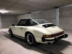 Louer une PORSCHE 911 Targa   de de 1982 (Photo 2)