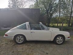 Louer une PORSCHE 911L Targa  de de 1968 (Photo 2)