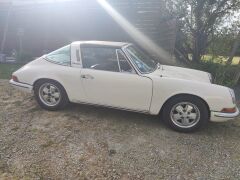 Louer une PORSCHE 911L Targa  de de 1968 (Photo 3)