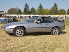 Louer une PORSCHE 924 de 1982 (Photo 0)