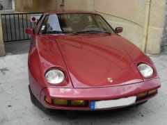 Louer une PORSCHE 928 S de 1981 (Photo 1)