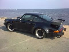 Louer une PORSCHE 930 turbo (300 CV) de de 1985 (Photo 2)