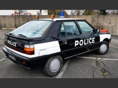 Louer une RENAULT 11 Police Pie de de 1987 (Photo 3)
