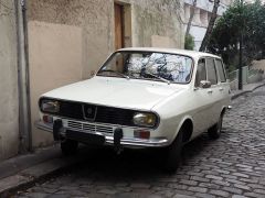 Louer une RENAULT 12 Break de de 1974 (Photo 1)