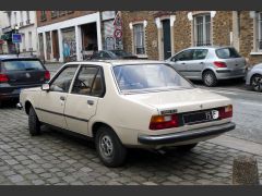 Louer une RENAULT 18  de de 1981 (Photo 4)