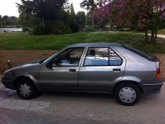 Louer une RENAULT 19 GTS Chamade de de 1992 (Photo 1)