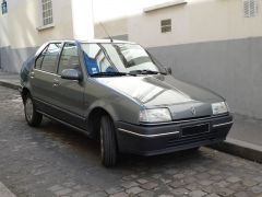 Louer une RENAULT 19 de 1990 (Photo 2)