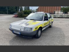 Louer une RENAULT 21 de de 1989 (Photo 2)