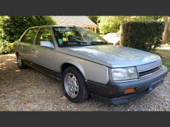 Louer une RENAULT 25 Limousine de 1986 (Photo 2)