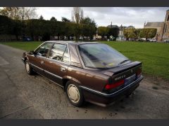 Louer une RENAULT 25 V6 Baccara de de 1989 (Photo 3)