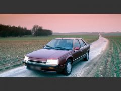 Louer une RENAULT 25 V6 Turbo de de 1986 (Photo 1)