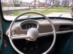 Louer une RENAULT 4 CV AFFAIRE de de 1960 (Photo 5)