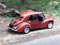 Louer une RENAULT 4 CV Modifié Sport de de 1954 (Photo 2)