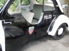 Louer une RENAULT 4 CV POLICE PIE de de 1958 (Photo 4)