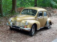 Louer une RENAULT 4 CV de 1954 (Photo 1)