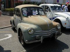 Louer une RENAULT 4 CV de de 1955 (Photo 1)