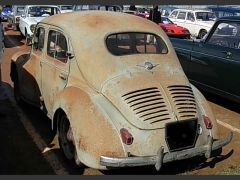 Louer une RENAULT 4 CV de de 1955 (Photo 2)