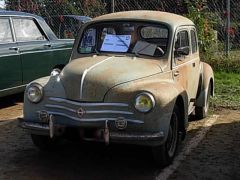 Louer une RENAULT 4 CV de de 1955 (Photo 3)