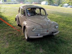 Louer une RENAULT 4 CV de de 1957 (Photo 2)