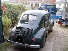 Louer une RENAULT 4 CV de de 1958 (Photo 2)