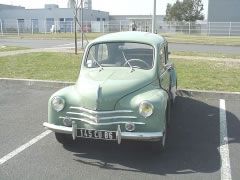 Louer une RENAULT 4 CV de de 1959 (Photo 2)