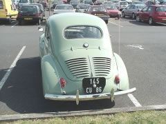 Louer une RENAULT 4 CV de de 1959 (Photo 3)