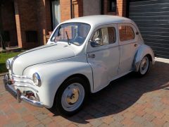 Louer une RENAULT 4 CV de de 1960 (Photo 1)