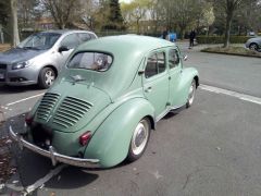 Louer une RENAULT 4 CV de de 1961 (Photo 3)