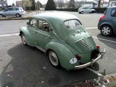 Louer une RENAULT 4 CV de de 1961 (Photo 4)
