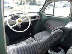 Louer une RENAULT 4 CV de de 1961 (Photo 5)