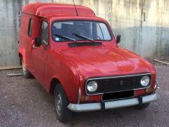 Louer une RENAULT 4 F4 de de 1982 (Photo 1)