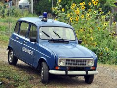 Louer une RENAULT 4 Gendarmerie de de 1985 (Photo 1)