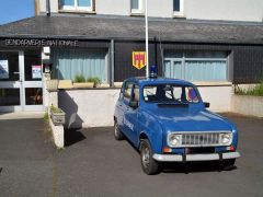 Louer une RENAULT 4 Gendarmerie de de 1985 (Photo 2)