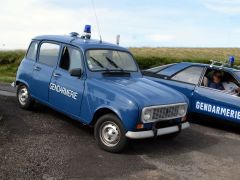 Louer une RENAULT 4 Gendarmerie de de 1985 (Photo 3)