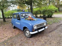 Louer une RENAULT 4 Gendarmerie de de 1989 (Photo 1)