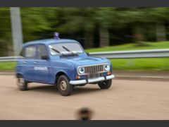 Louer une RENAULT 4 Gendarmerie de de 1989 (Photo 5)