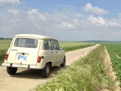 Louer une RENAULT 4 GTL de de 1983 (Photo 3)