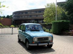 Louer une RENAULT 4 L Savane de de 1989 (Photo 2)