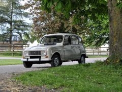 Louer une RENAULT 4 L de de 1989 (Photo 1)