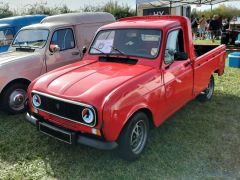 Louer une RENAULT 4 Pick Up de de 1984 (Photo 2)