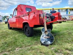 Louer une RENAULT 4 Pick Up de de 1984 (Photo 5)